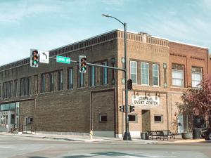 a traffic light in front of a brick building at Inn On Central in Le Mars