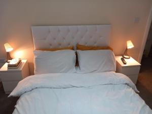 Ένα ή περισσότερα κρεβάτια σε δωμάτιο στο Beautiful and Cosy 3 beds home for 6 guests near Doncaster Racecourse