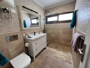 A bathroom at Panoramic Ocean View Apartment