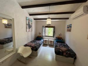 A bed or beds in a room at Panoramic Ocean View Apartment