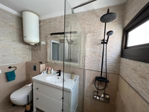 A bathroom at Panoramic Ocean View Apartment