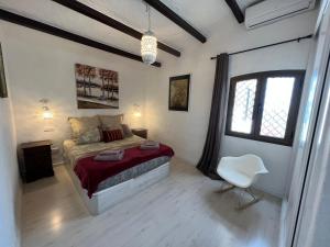 A bed or beds in a room at Panoramic Ocean View Apartment