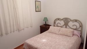 Posteľ alebo postele v izbe v ubytovaní A Barraca. Casa con jardín y vistas a la ría