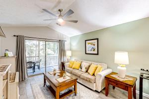 Istumisnurk majutusasutuses Pinehurst Condos, Unit 6-J