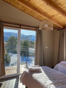 a bedroom with a bed and a large window at Free Mountain in San Carlos de Bariloche