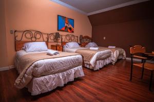 Cama ou camas em um quarto em Hotel Inti Kuyen Plaza
