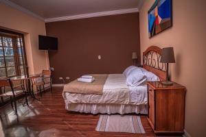 Cama ou camas em um quarto em Hotel Inti Kuyen Plaza