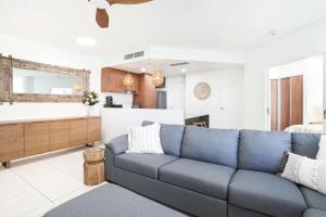Η κουζίνα ή μικρή κουζίνα στο Ocean Views at Mantra Trilogy
