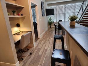 an office with a counter and a desk in a room at Fort Worth 2 bedroom Loft Downtown in Fort Worth