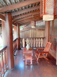 Khu vực ghế ngồi tại 遗忘时光Guesthouse Sky dragon Guesthouse