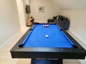 a living room with a blue pool table at Villa Blue Moon in Bon Accord