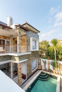 una villa con piscina y una casa en Hills House Villa by Globalstay - Jimbaran x Balangan x GWK, en Jimbaran 69 fotos más