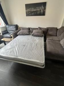 a bed and a couch in a living room at ARI in London