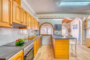 Kuchyňa alebo kuchynka v ubytovaní Ideal Property Mallorca - Villa Xisco