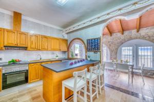 Kuchyňa alebo kuchynka v ubytovaní Ideal Property Mallorca - Villa Xisco