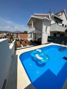 Bazén v ubytování Villa Milena Sweet apartment-with a pool nebo v jeho okolí