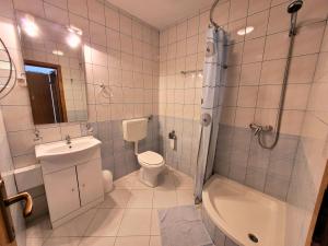 Kúpeľňa v ubytovaní Apartment Jelena Vir + 28 fotografií
