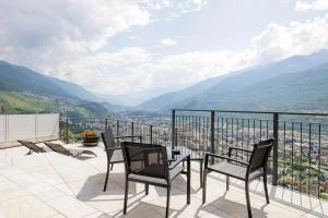 Imagen de la galería de REVO Apartaments - Gualzi63 the Best View, en Sondrio