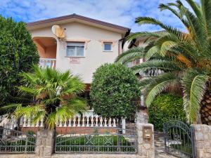 Vonkajšia záhrada v ubytovaní Apartment Jelena Vir
