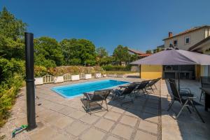 Bazén v ubytování House Tonica with pool nebo v jeho okolí
