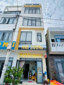 a white building with an art diving sign on it at Ánh Dương in Quy Nhon