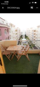 een foto van een balkon met een tafel en stoelen bij Binishty hurghada apartment in Hurghada