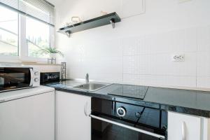 Кухня или мини-кухня в Charming little apartment
