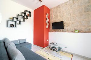 Телевизор и/или развлекательный центр в Charming little apartment