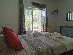 a bedroom with a bed with towels on it at Cantinho da Alice Family Villa in Sertã