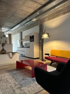 a living room with a couch and a table at De Eindhovenaar City Apartments in Eindhoven