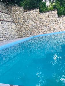 Piscina di Tyupebi o nelle vicinanze