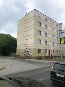 a building with graffiti on the side of it at Apartament Zwirki i Wigury 38 in Bydgoszcz