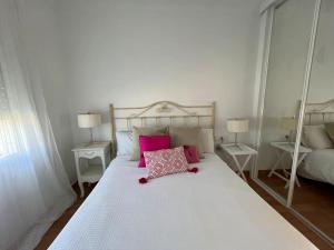 Posteľ alebo postele v izbe v ubytovaní Precioso apartamento con piscina