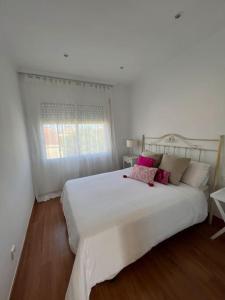 Posteľ alebo postele v izbe v ubytovaní Precioso apartamento con piscina