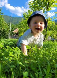 a young child is playing in the grass at Drinski odmor ,,Mima,, 1 in Perućac