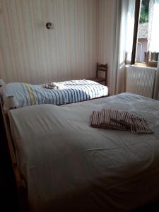 En eller flere senge i et værelse på gite à la campagne