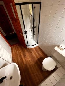 A bathroom at Jonathan Bed&Pizza