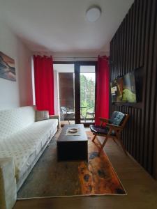 A bed or beds in a room at Apartmani Gavric Borovi 2 Még 37 kép