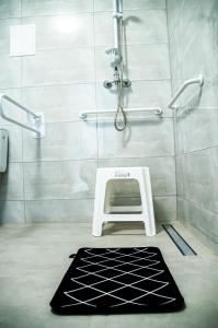a shower with a black mat in a bathroom at Pokoje Victoria in Ustka