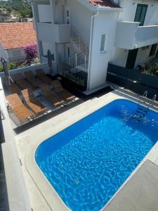 Bazén v ubytování Villa Milena-with a pool nebo v jeho okolí