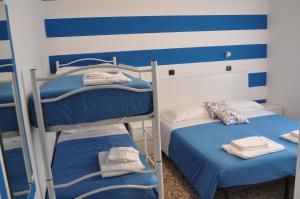 Postel nebo postele na pokoji v ubytování Hotel Susy - Ambienti rinnovati - direttamente su viale Dante e a due passi dal mare
