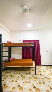 Katil dua tingkat atau katil-katil dua tingkat dalam bilik di Laughing Leopard Trinco