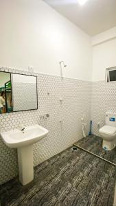 A bathroom at Laughing Leopard Trinco