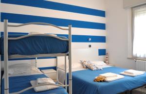 Postel nebo postele na pokoji v ubytování Hotel Susy - Ambienti rinnovati - direttamente su viale Dante e a due passi dal mare