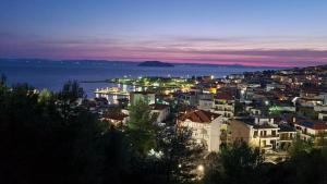 Φωτογραφία από το άλμπουμ του LUXURY FAMILY APARTMENT στον Νέο Μαρμαρά +4 φωτογραφίες