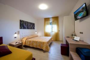 A bed or beds in a room at Il Giardino Sul Mare