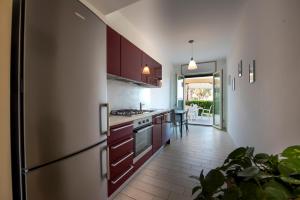 A kitchen or kitchenette at Il Giardino Sul Mare