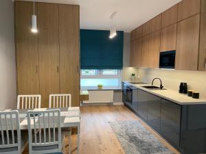 A kitchen or kitchenette at Caroline Jacuzzi Apartments