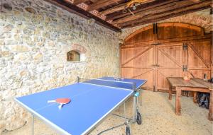 a ping pong table in a room with a barn at Awesome Home In Premariacco With Wifi in Premariacco