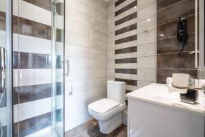 A bathroom at Harmony Apartments